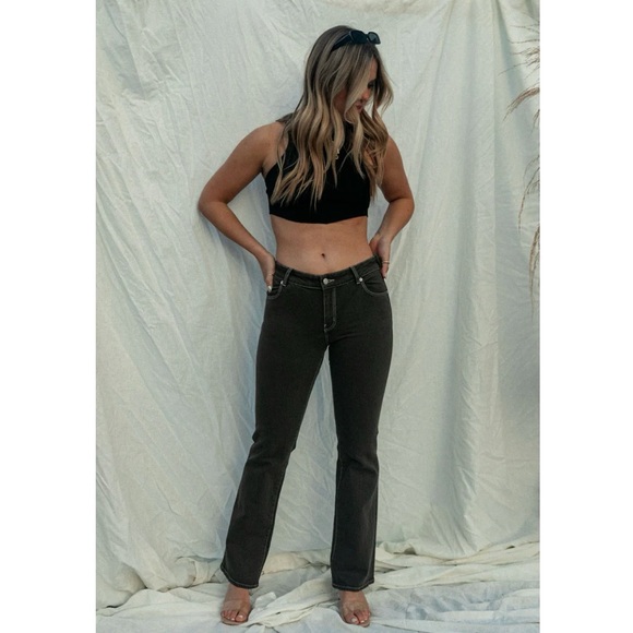 NWT ROLLA’S: ESPRESSO DALLAS LOW BOOTCUT JEAN - Picture 1 of 11
